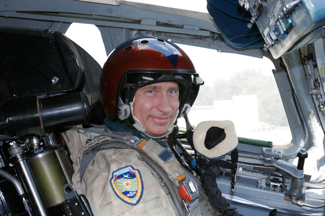 Vladimir Putin: Những khoảnh khắc cô đơn của người đàn ông thép Vladimir Putin: Những khoảnh khắc cô đơn của người đàn ông thép